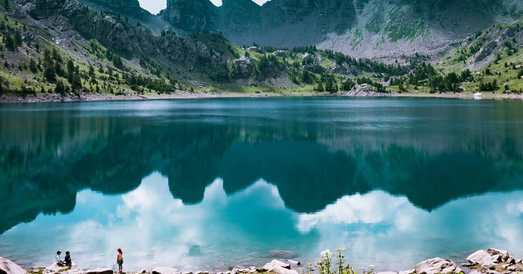 bordure du lac d'allos